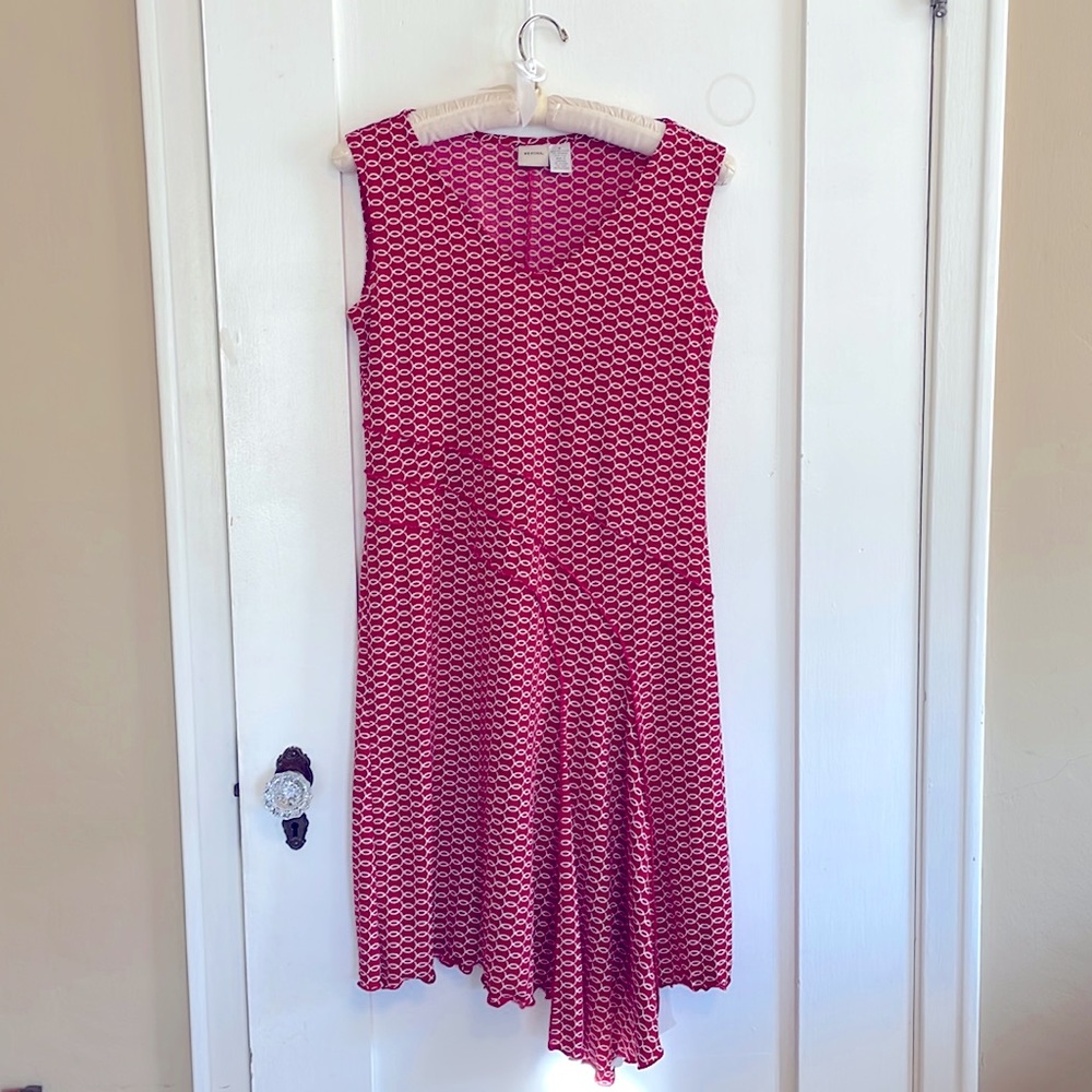 Unique, Asymmetrical, Red with White chain patterned v-neck Merona dress, size S